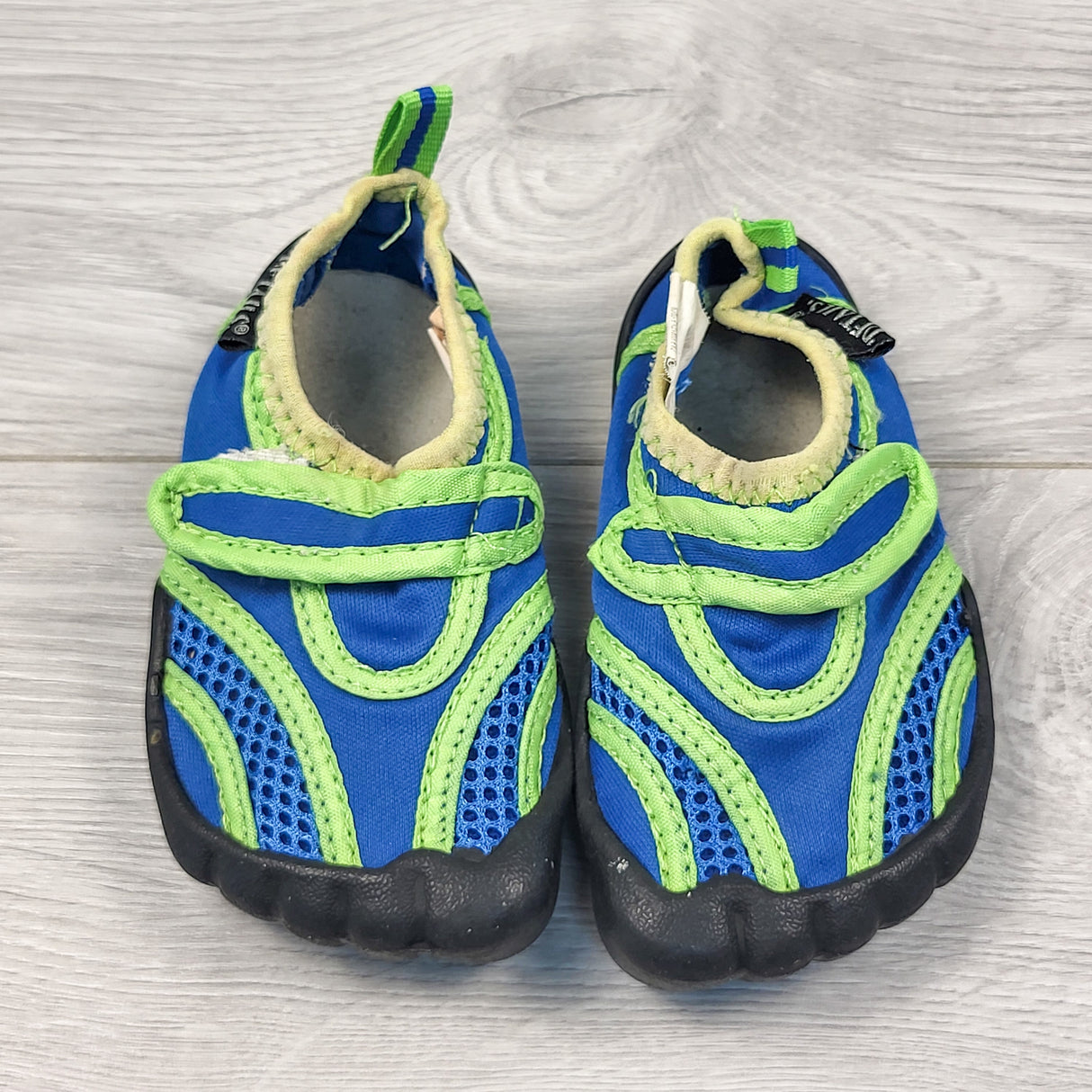 Details water / beach shoes. Size 5