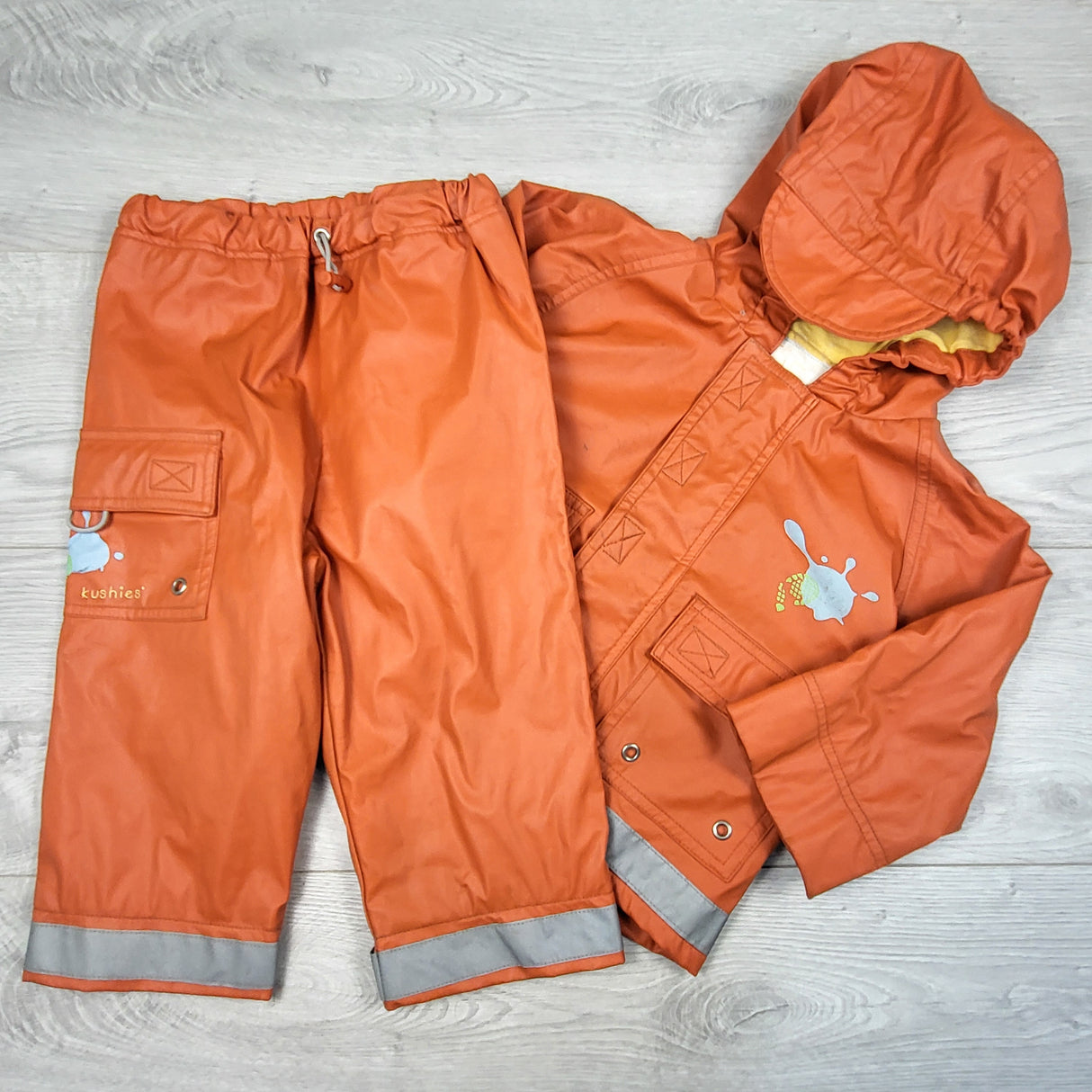 Kushie orange 2pc rain suit. Size 12 months