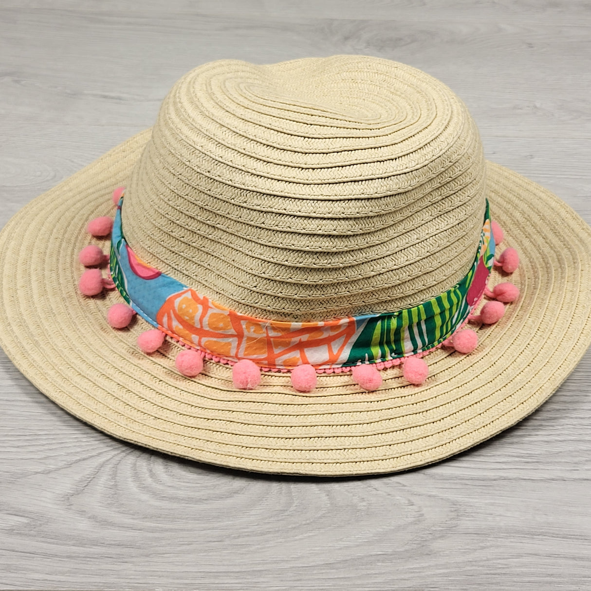 Straw sun hat. Approx size 6-8 Years