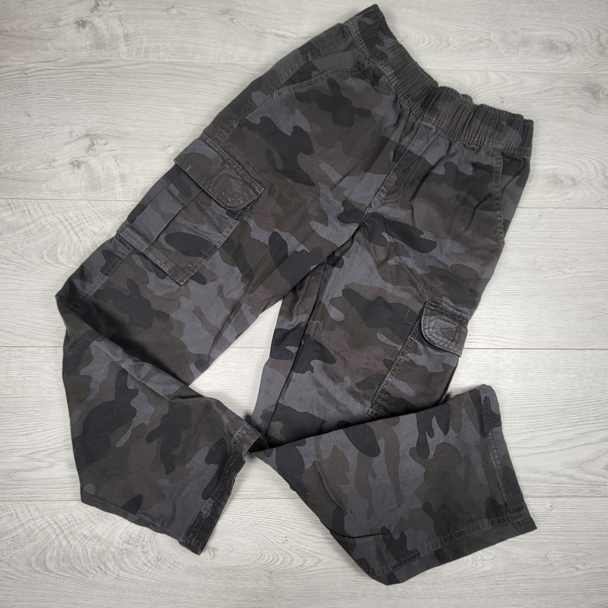 Children's Place camouflage twill cargo pants. Size 10