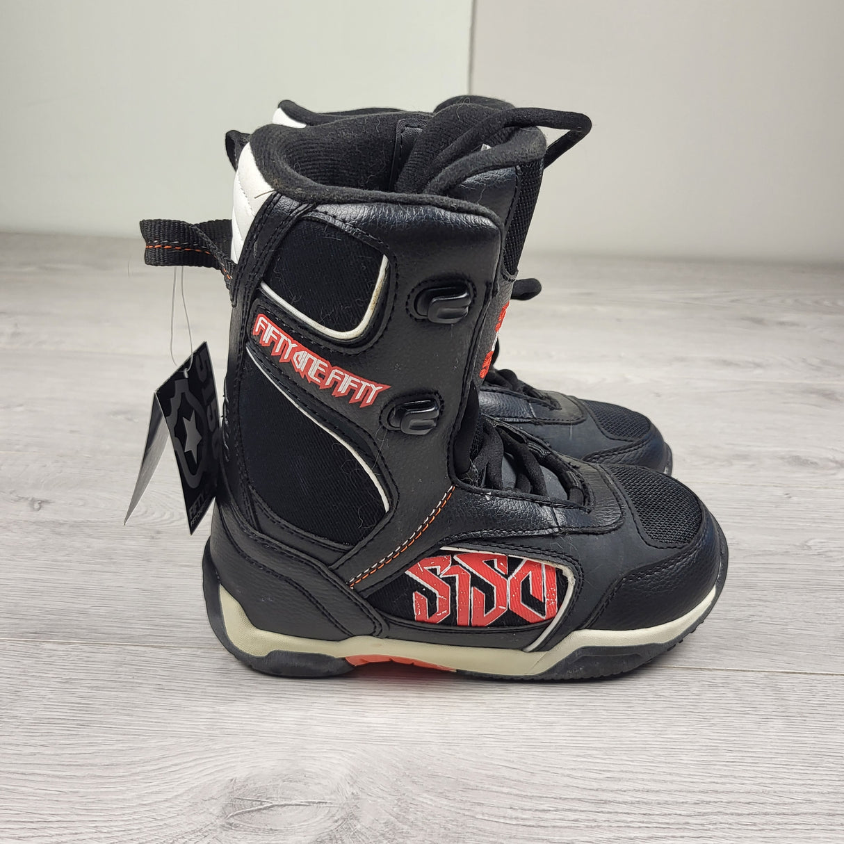 NEW - Fifty One Fifty snowboard boots. Youth size 3 (sorry, no shipping)
