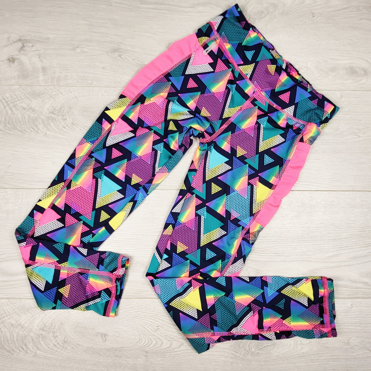 Delias Sport geometric print active leggings. Size 14/16