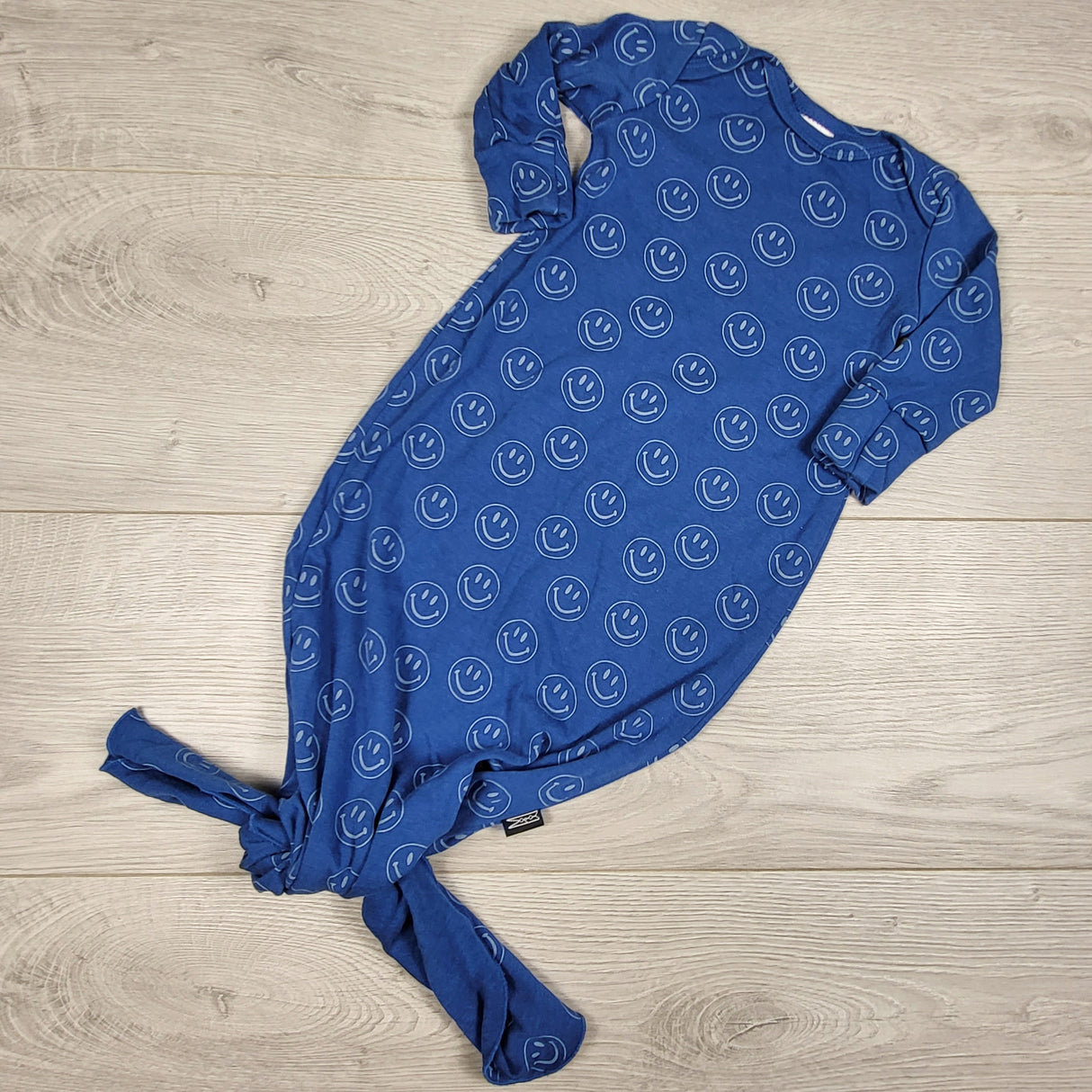 Pretty Laundry (Little and Lively) smiley face knotted bamboo sleep gown. Size 0-6 months