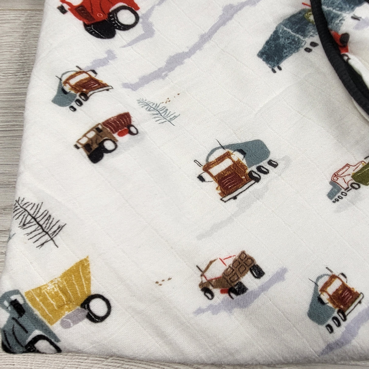 Loulou Lollipop "Happy Trucks" hooded towel