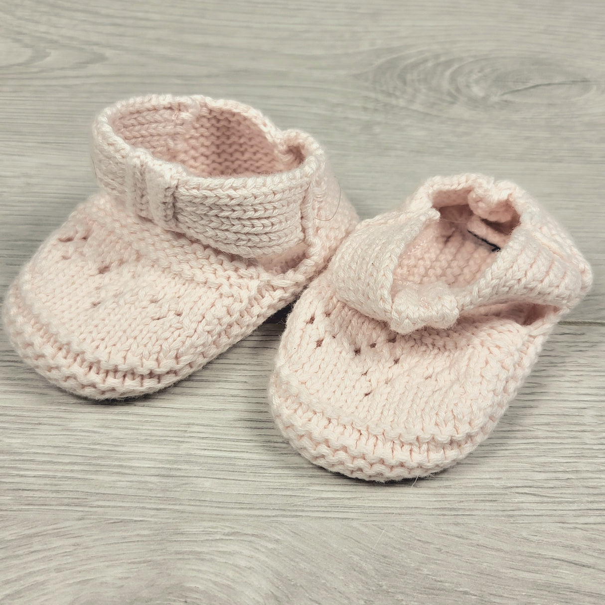 Pink knit baby shoes. Size like 0-3 months