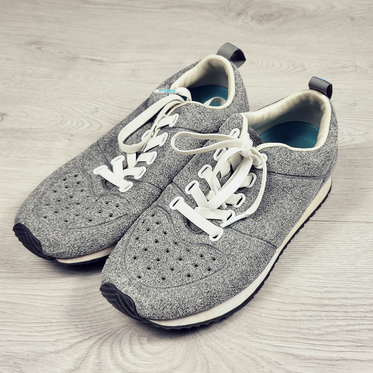 Native shoes Cornell sneakers. Youth size 4