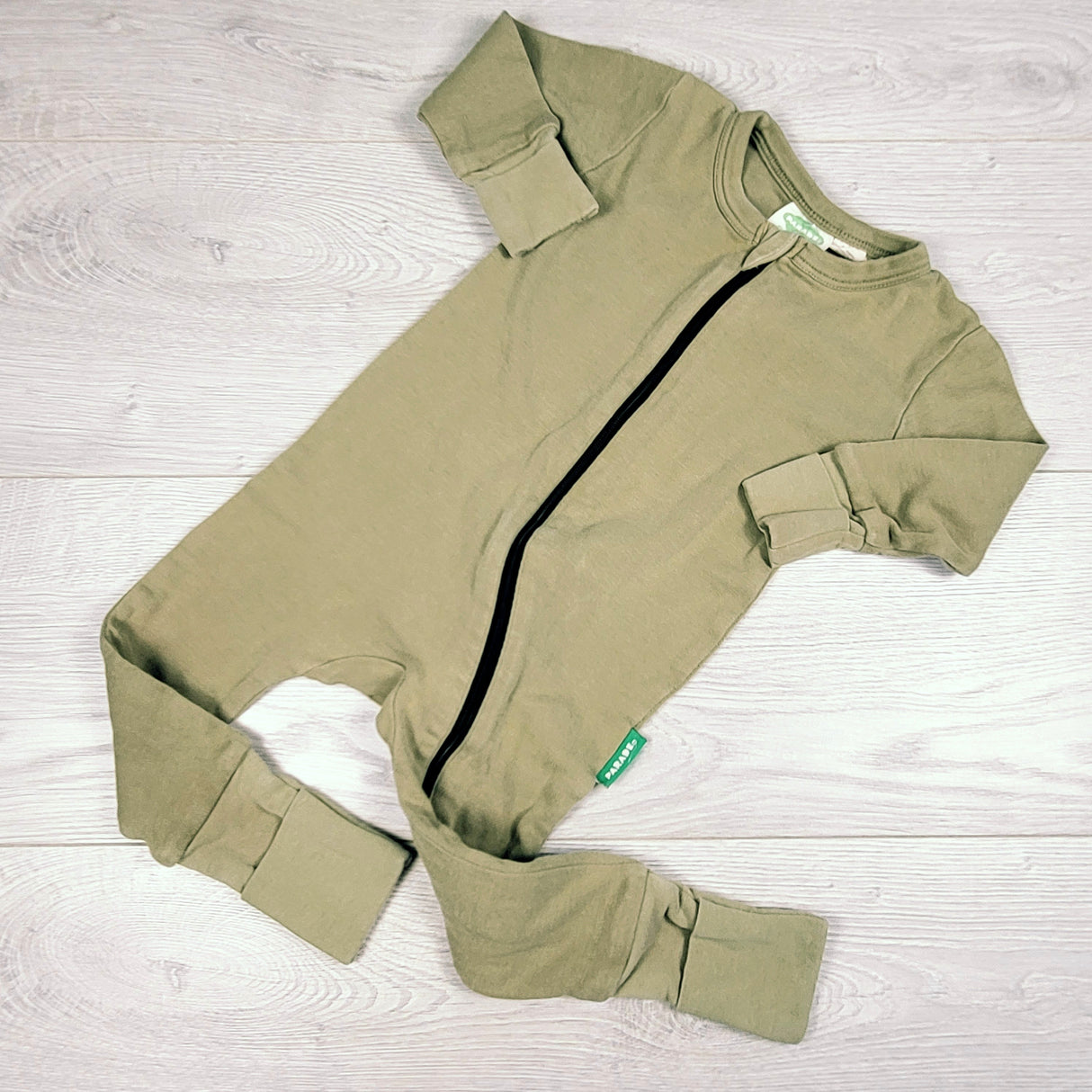 Parade green zippered organic cotton sleeper. Size 6-12 months