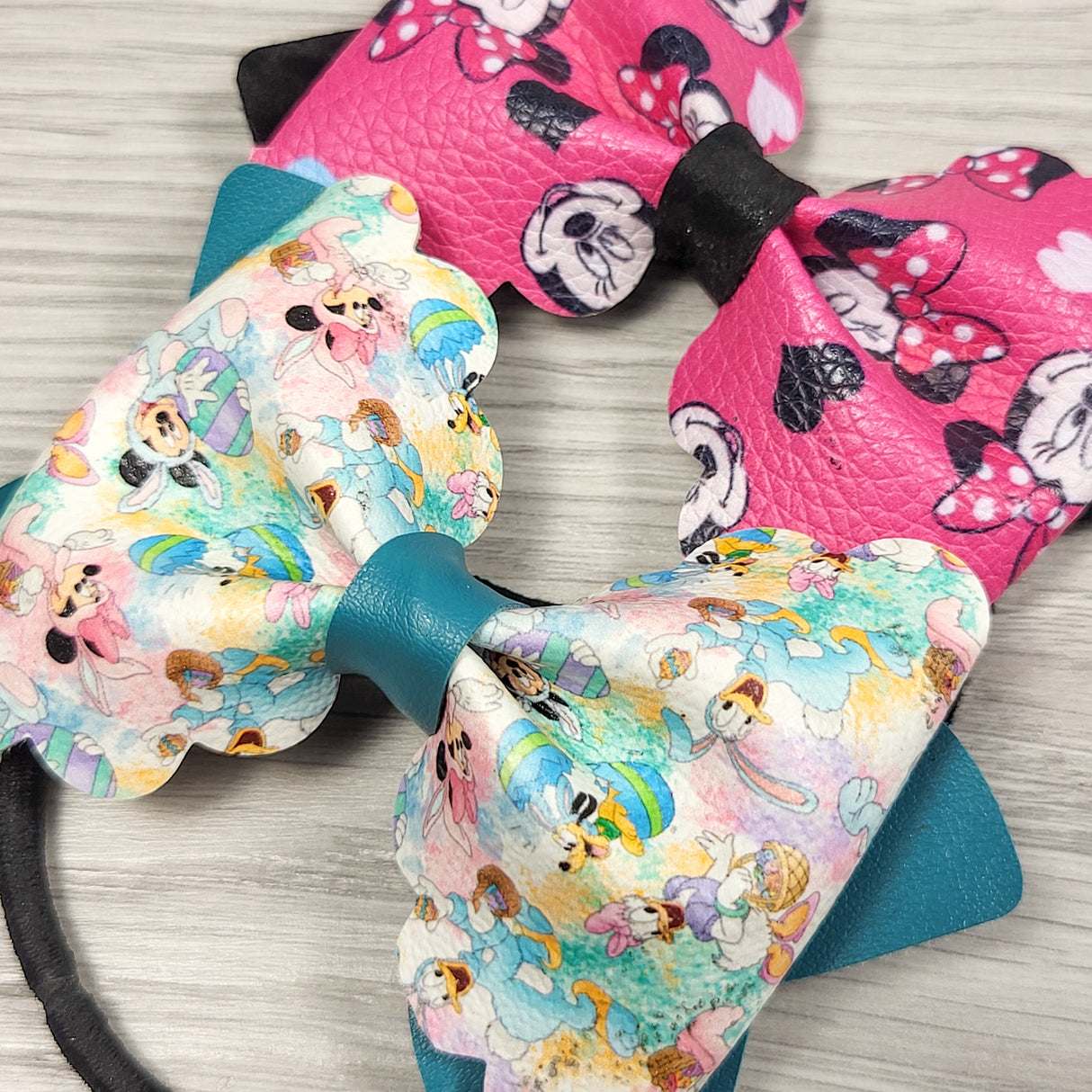 Faux leather Minnie Mouse bow elastics (2pcs)