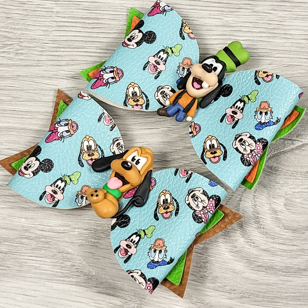 Faux leather Goofy and Pluto hair clips (2pcs)