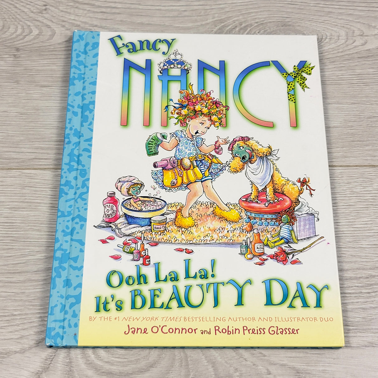 Fancy Nancy: Ooh La La! It's a Beauty Day. Hardcover book