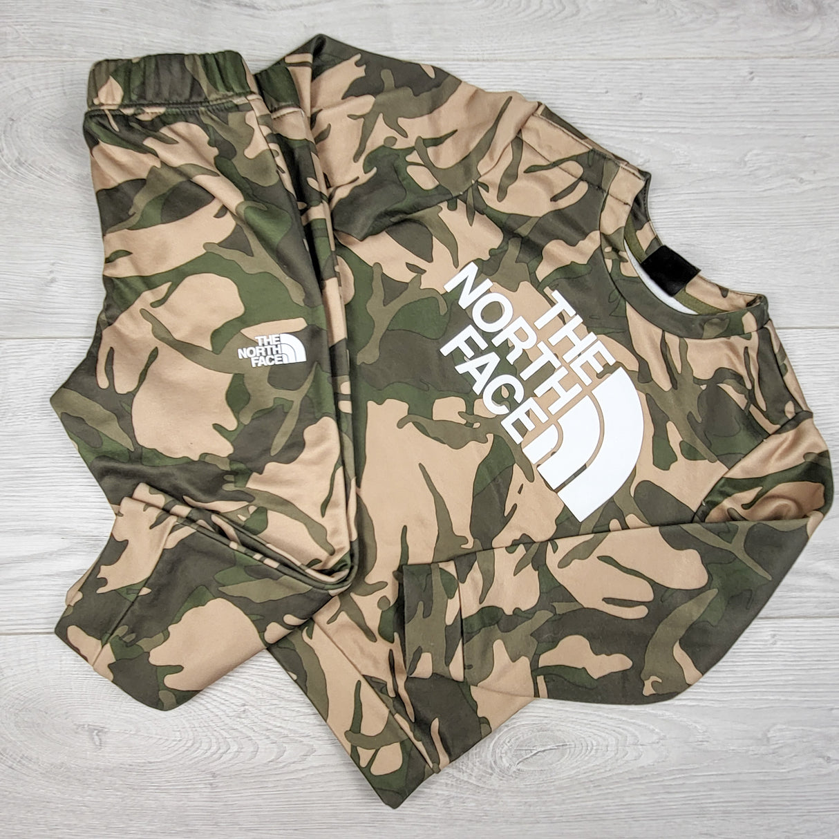 The North Face camouflage 2pc jogger set. Size 3T