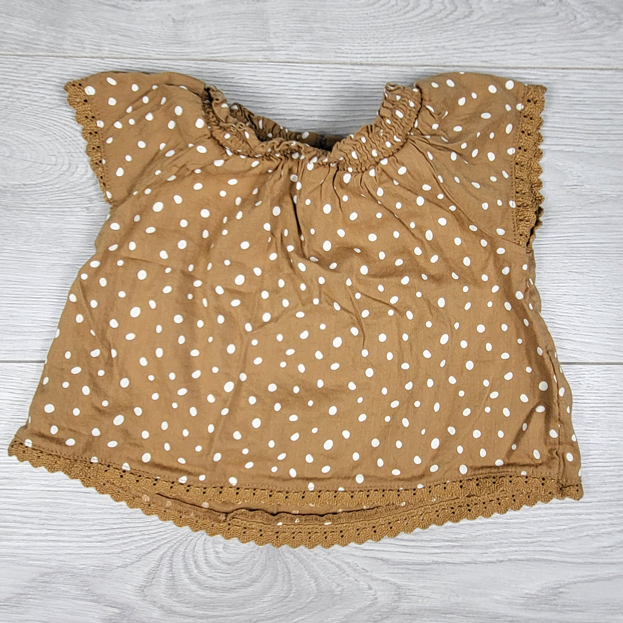 Old Navy tan polka dot top. Size 6-12 months