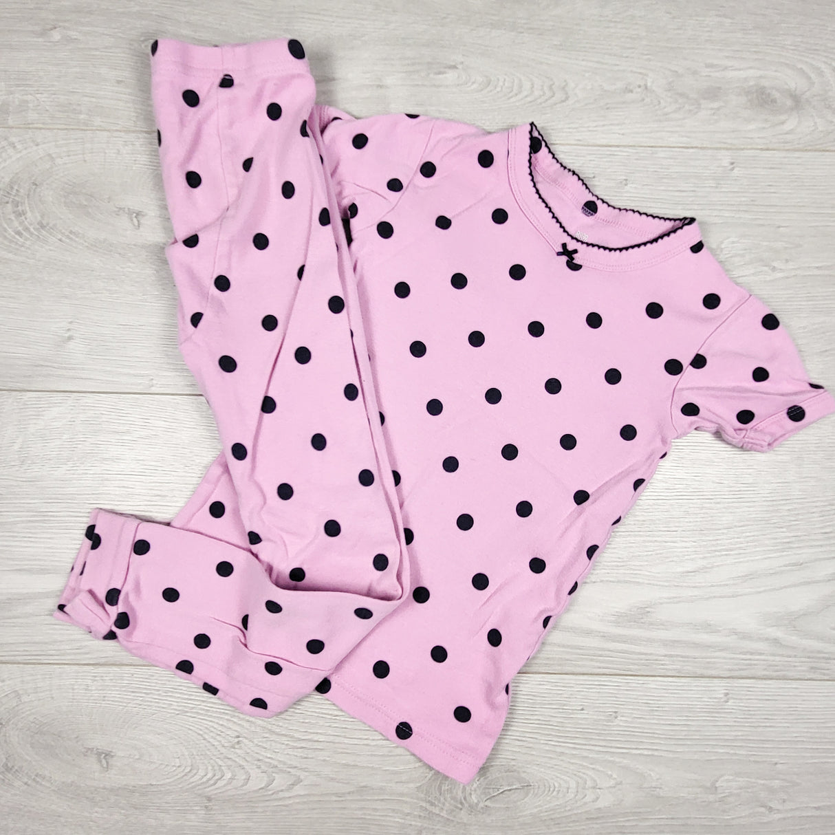 Gap pinky-purple organic cotton 2pc polka dot PJs. Size 6