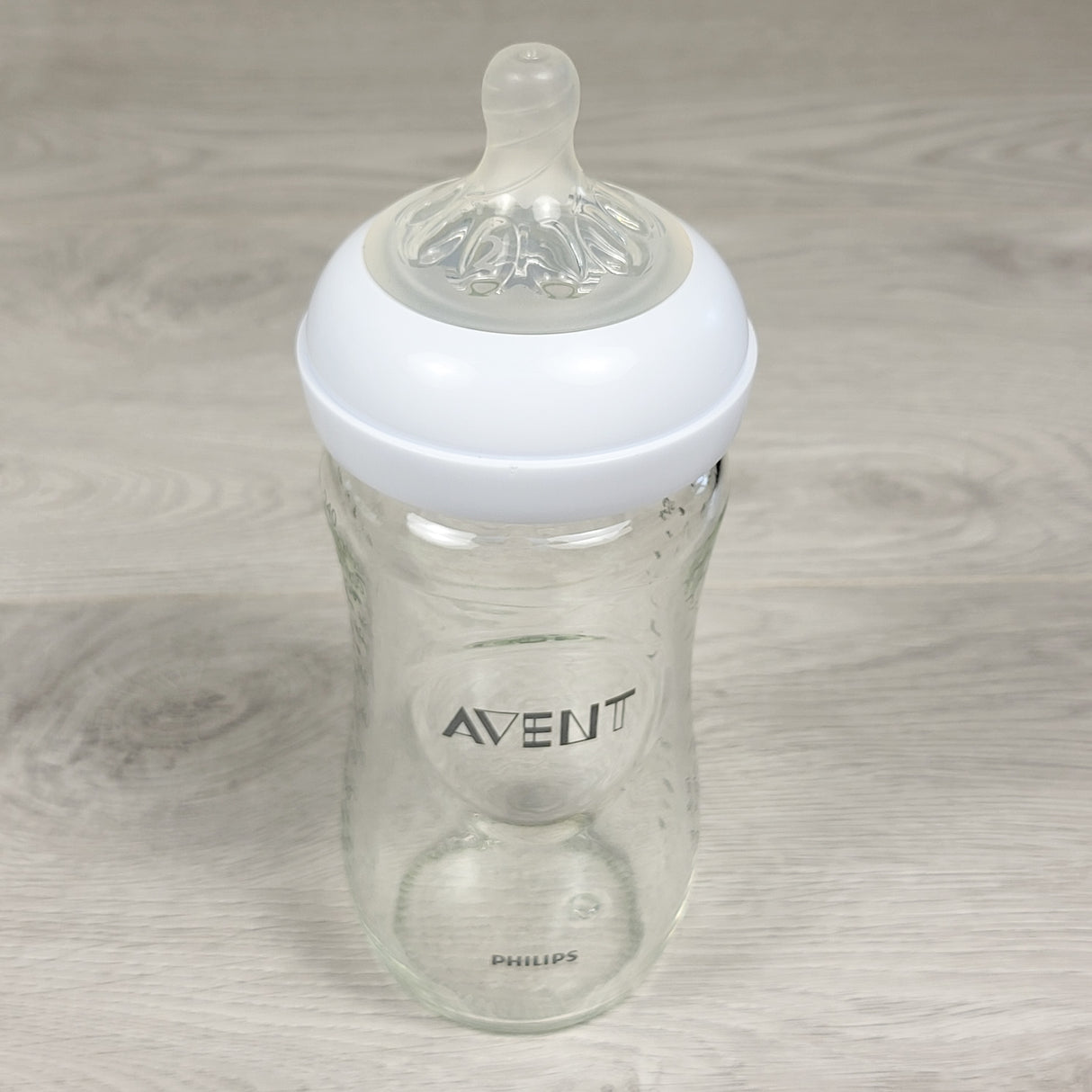 Avent glass baby bottle