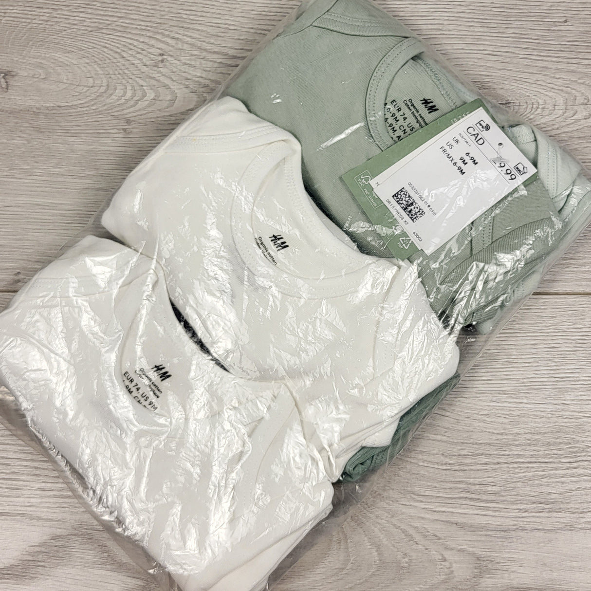 NEW - H and M 5 pack bodysuit set. Size 6-9 months