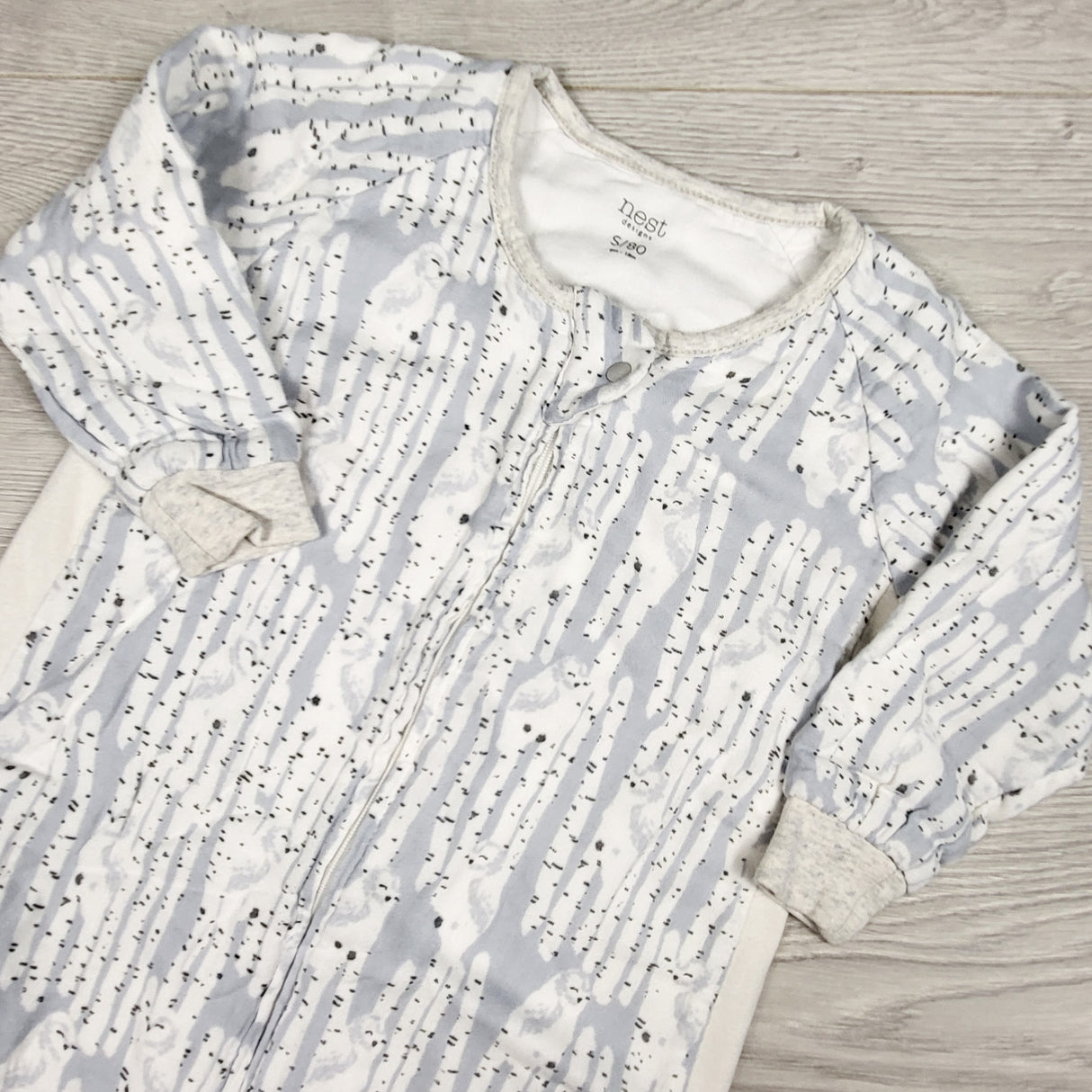Nest Designs Bamboo Long Sleeve Footed Sleep Bag in Birch Print. Size 6-18 months