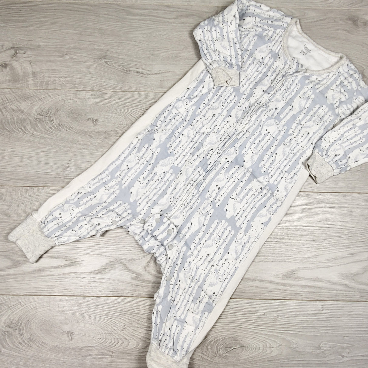 Nest Designs Bamboo Long Sleeve Footed Sleep Bag in Birch Print. Size 6-18 months