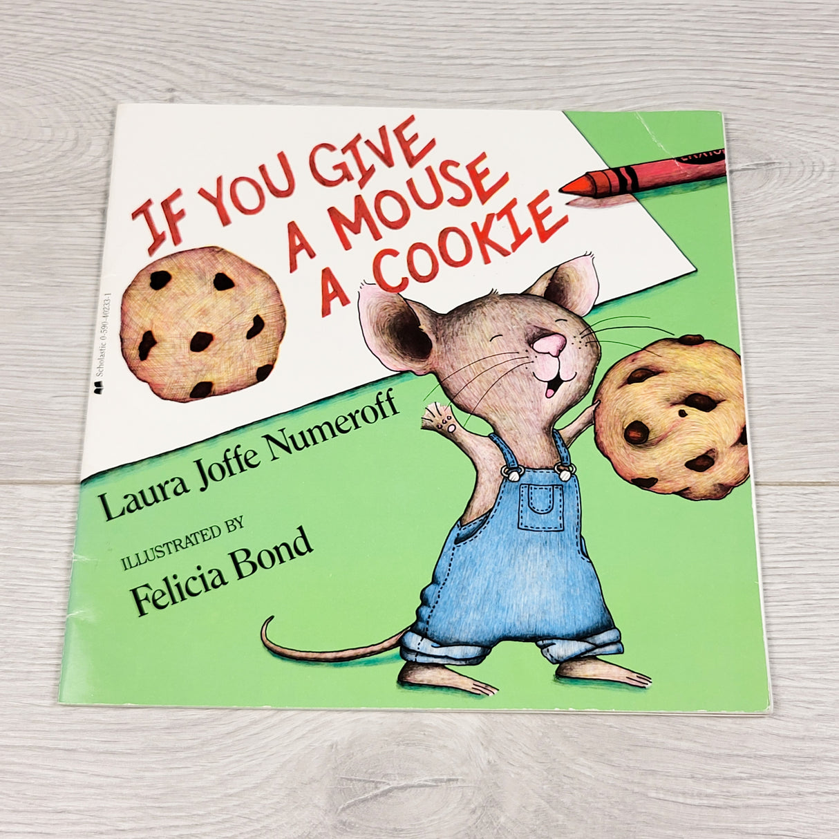 If You Give a Mouse a Cookie. Soft cover book