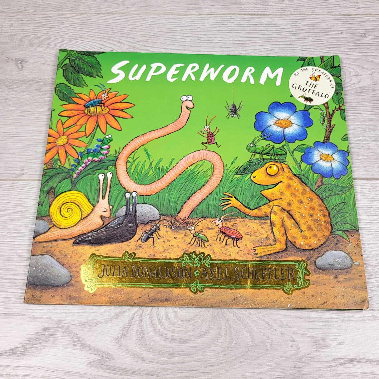 Superworm. Soft cover book
