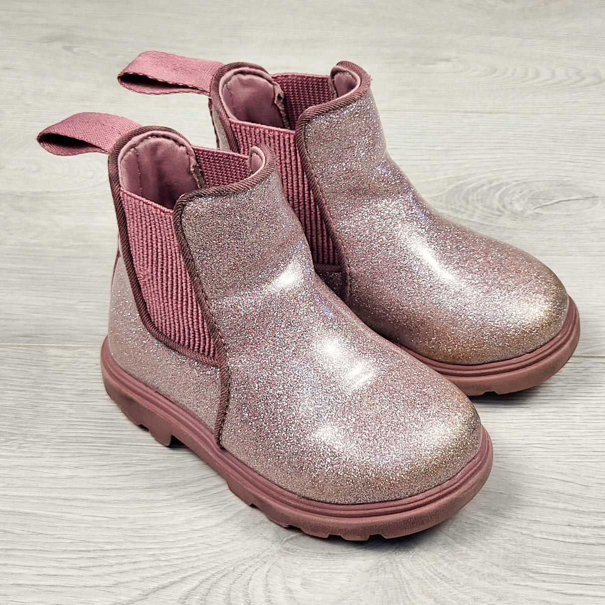 Native Shoes Kids Kensington Treklite Glitter chelsea boots. Size 6
