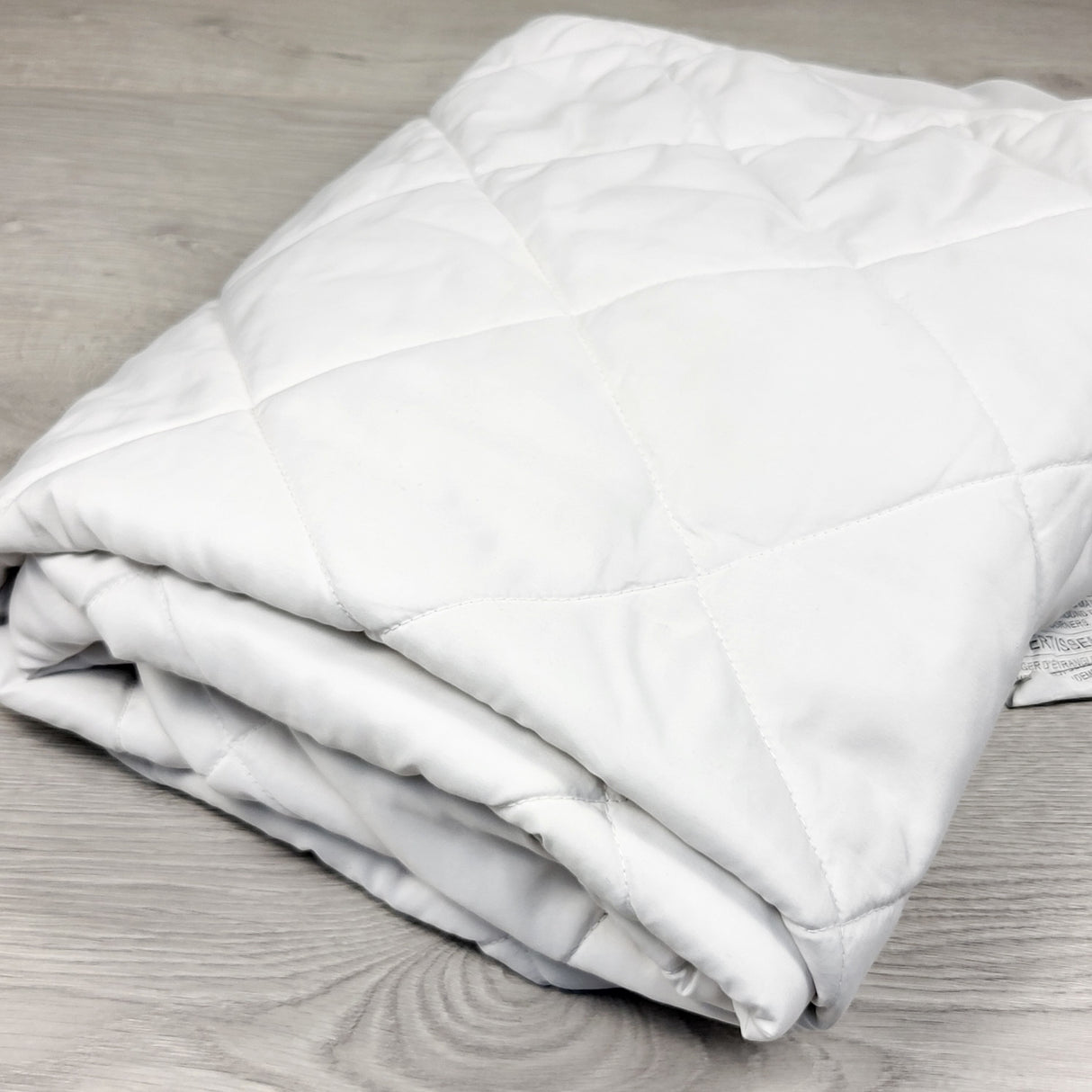 Quilted waterproof fitted crib sized mattress protector