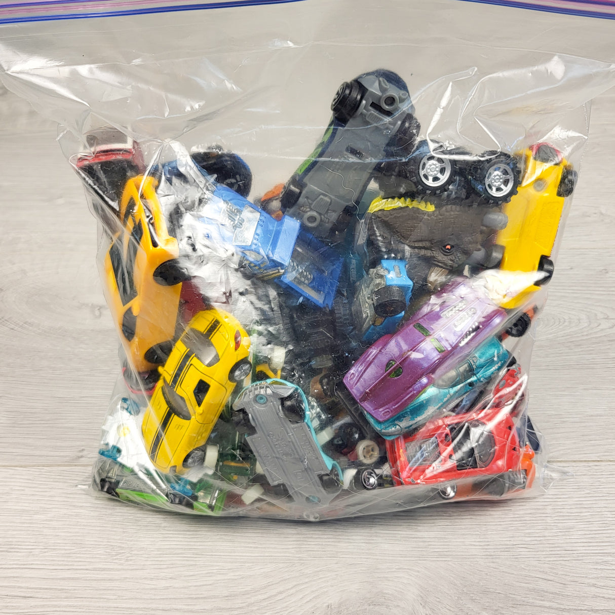 Lot of Hot Wheels cars (sorry, no shipping)