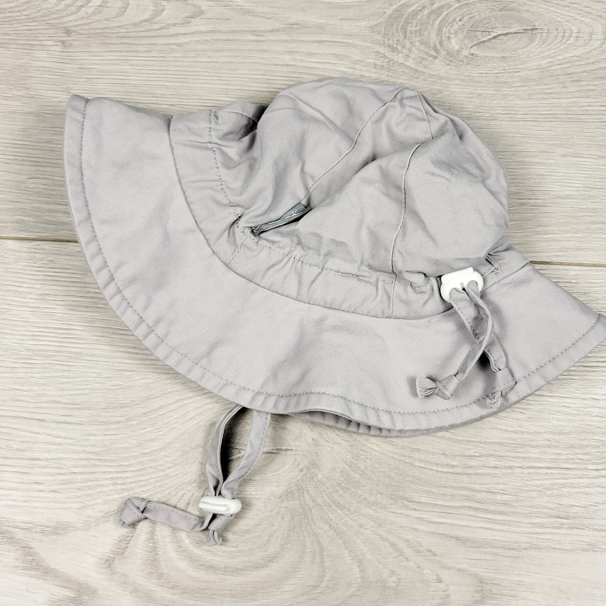 Jan and Jul grey sun hat with adjustable chin strap. Size 0-6 months