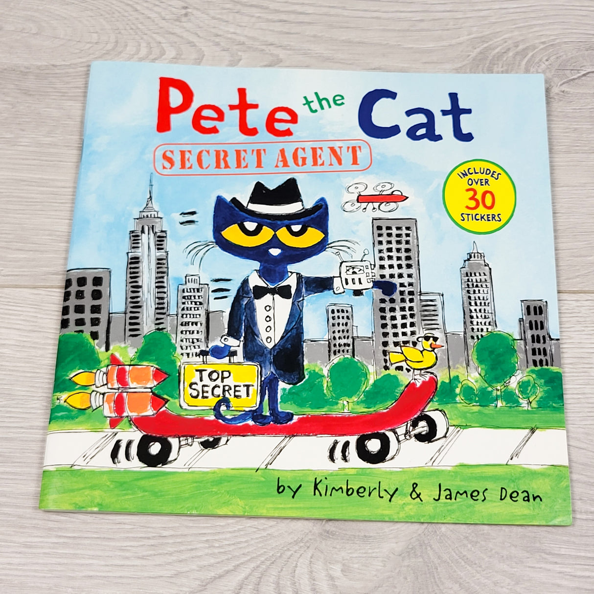 Pete the Cat: Secret Agent. Soft cover book