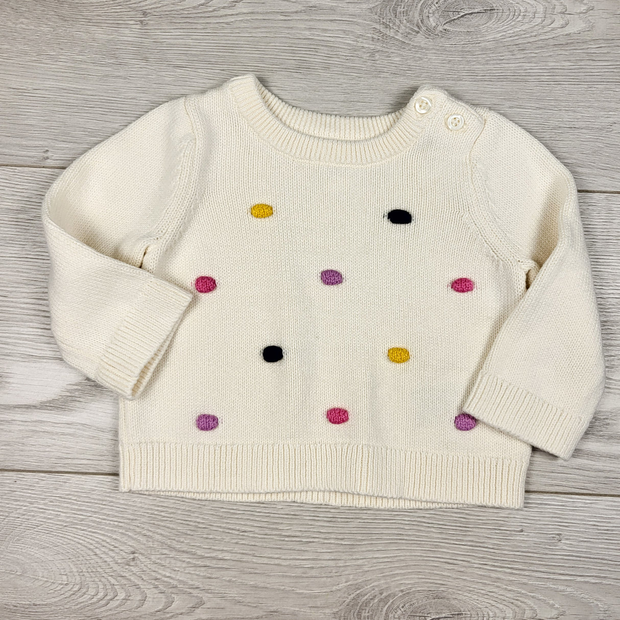 Gap cream coloured polka dot sweater. Size 3-6 months