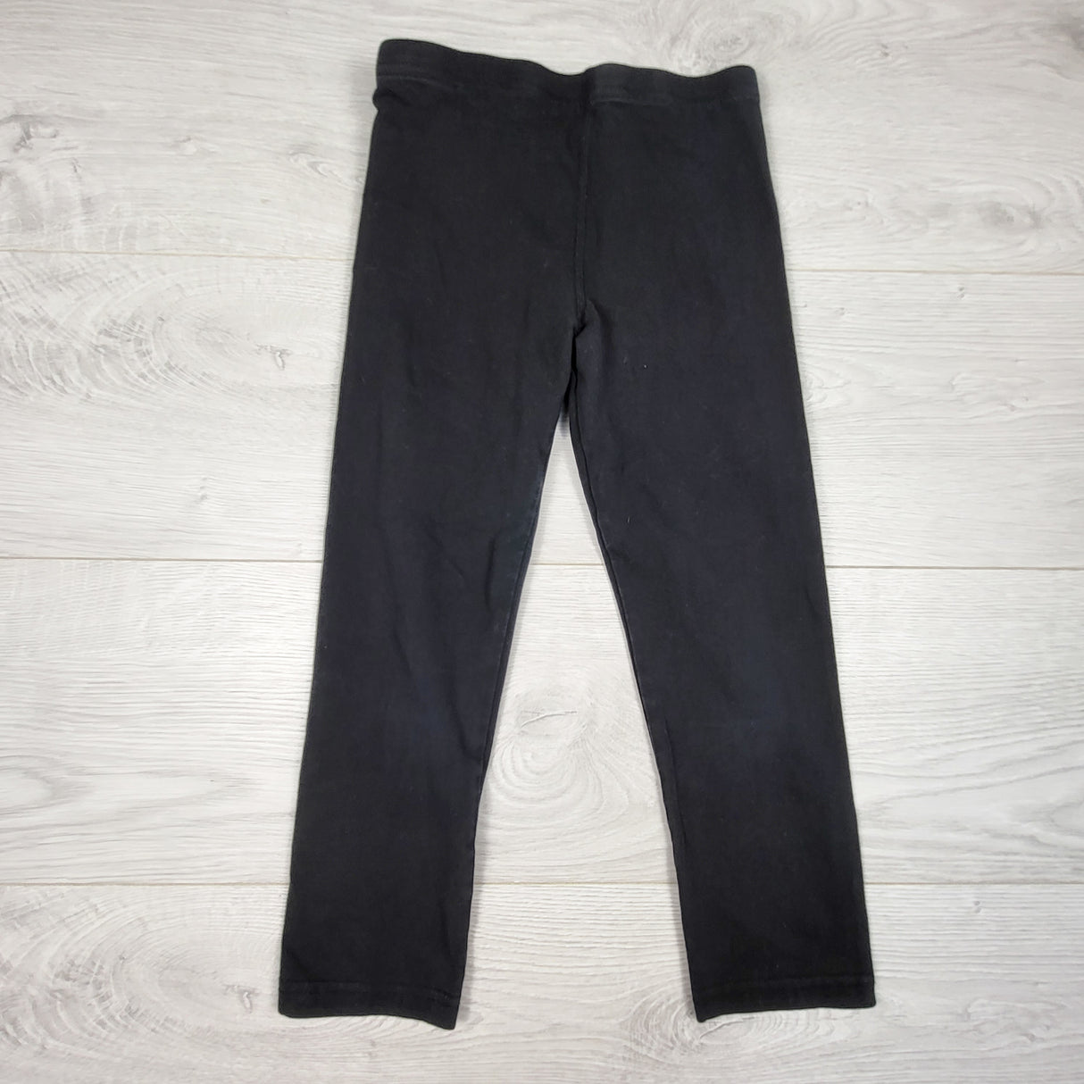 Peekaboo Beans black leggings. Size 7