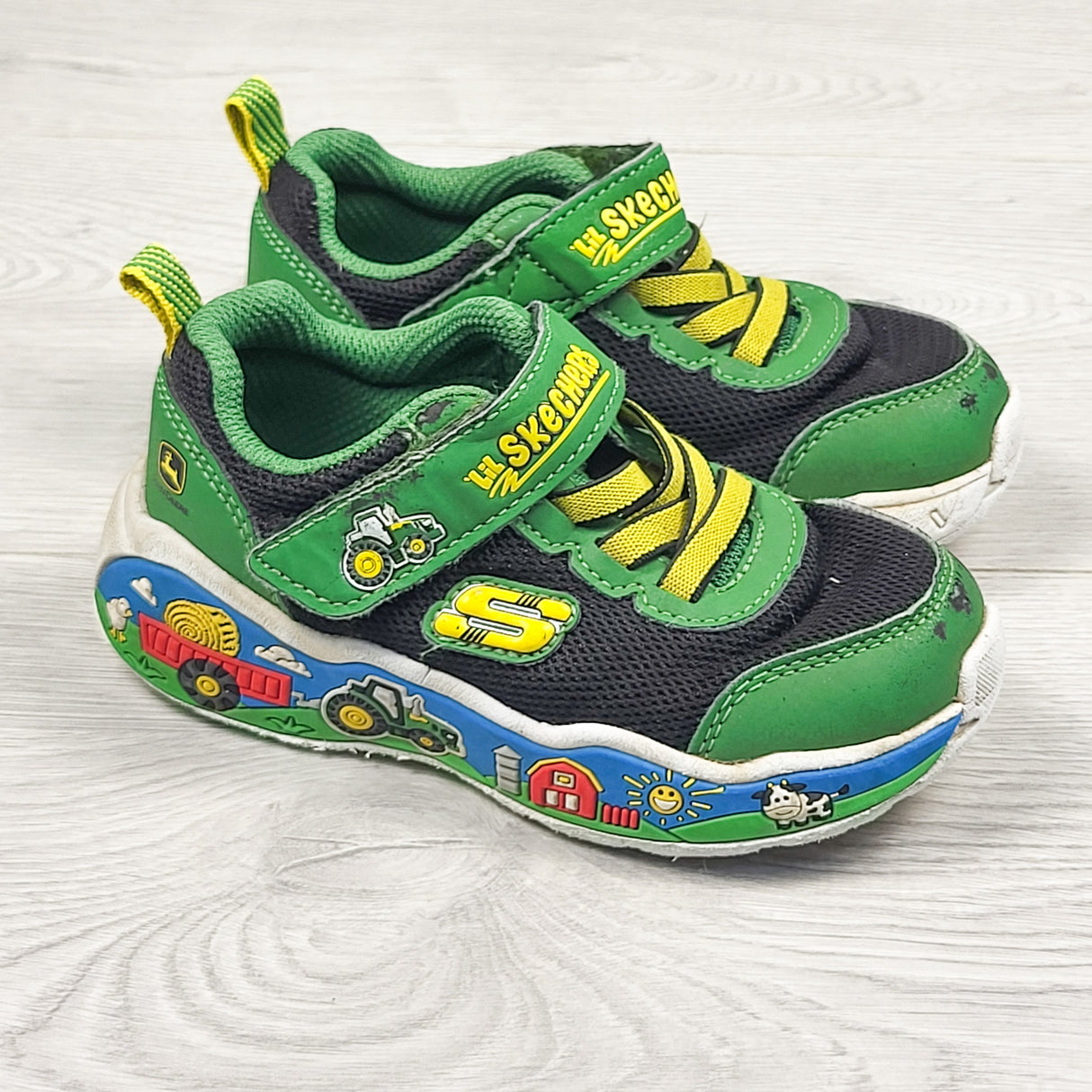 Skechers x John Deere running shoes. Size 8