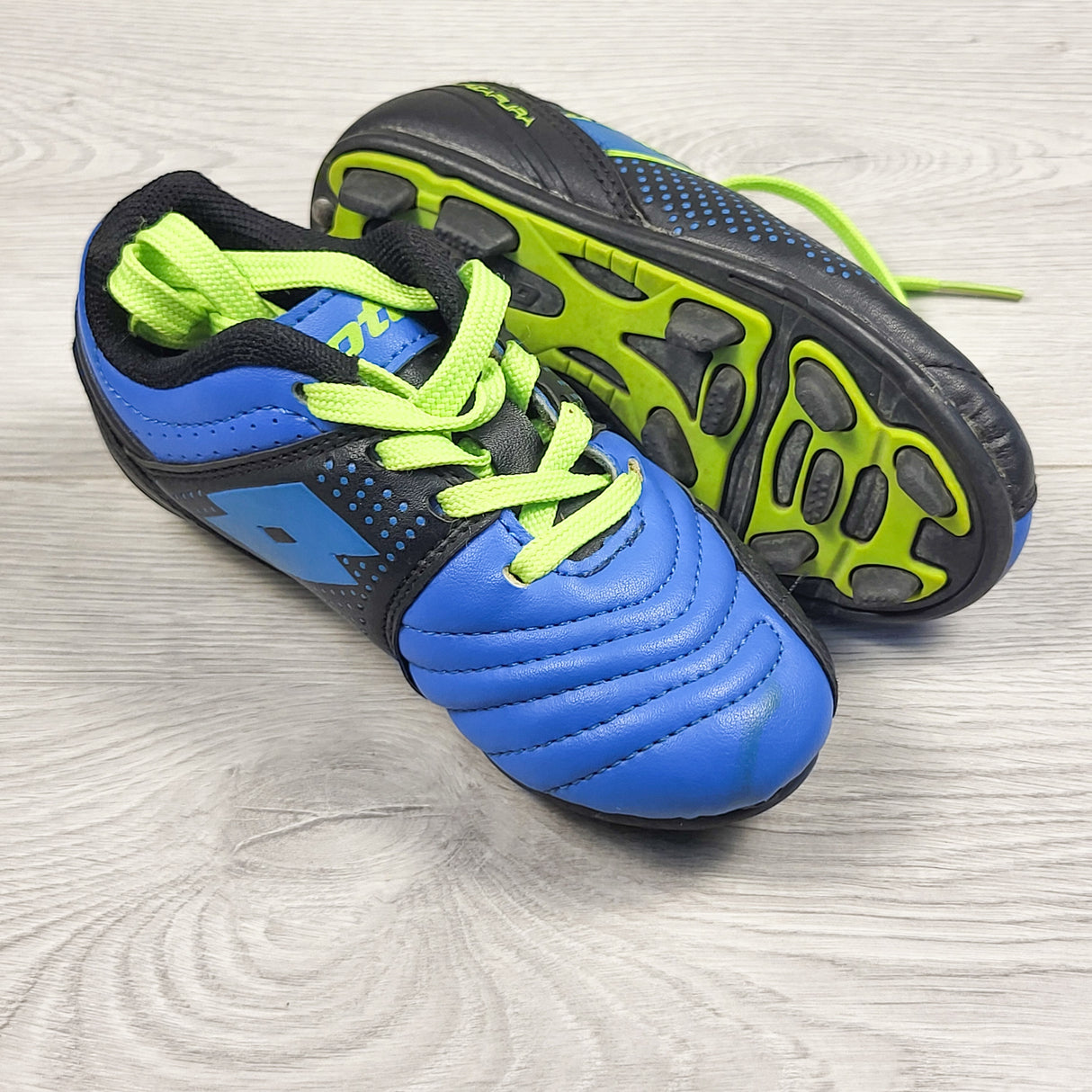 Lotto soccer cleats. Size 8