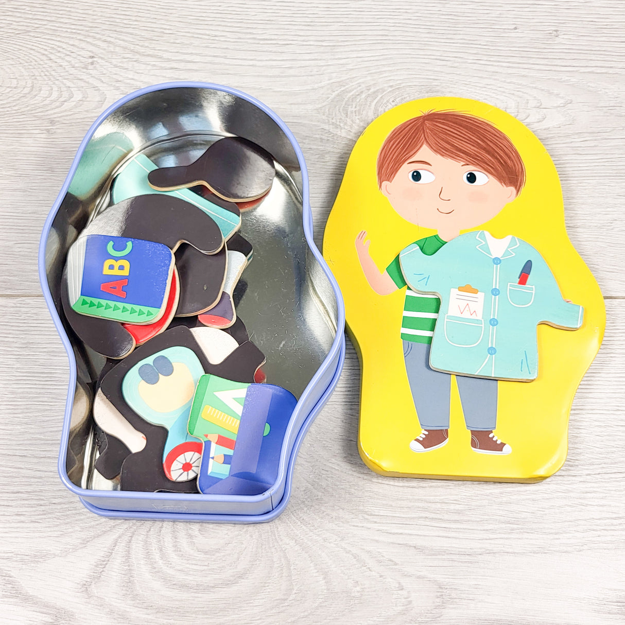 Djego Magnetic dress up set (storage tin is also the doll)