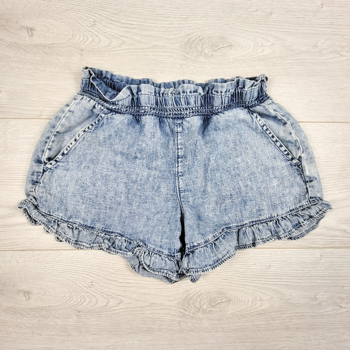 Gap denim look cotton shorts. Size medium (8)