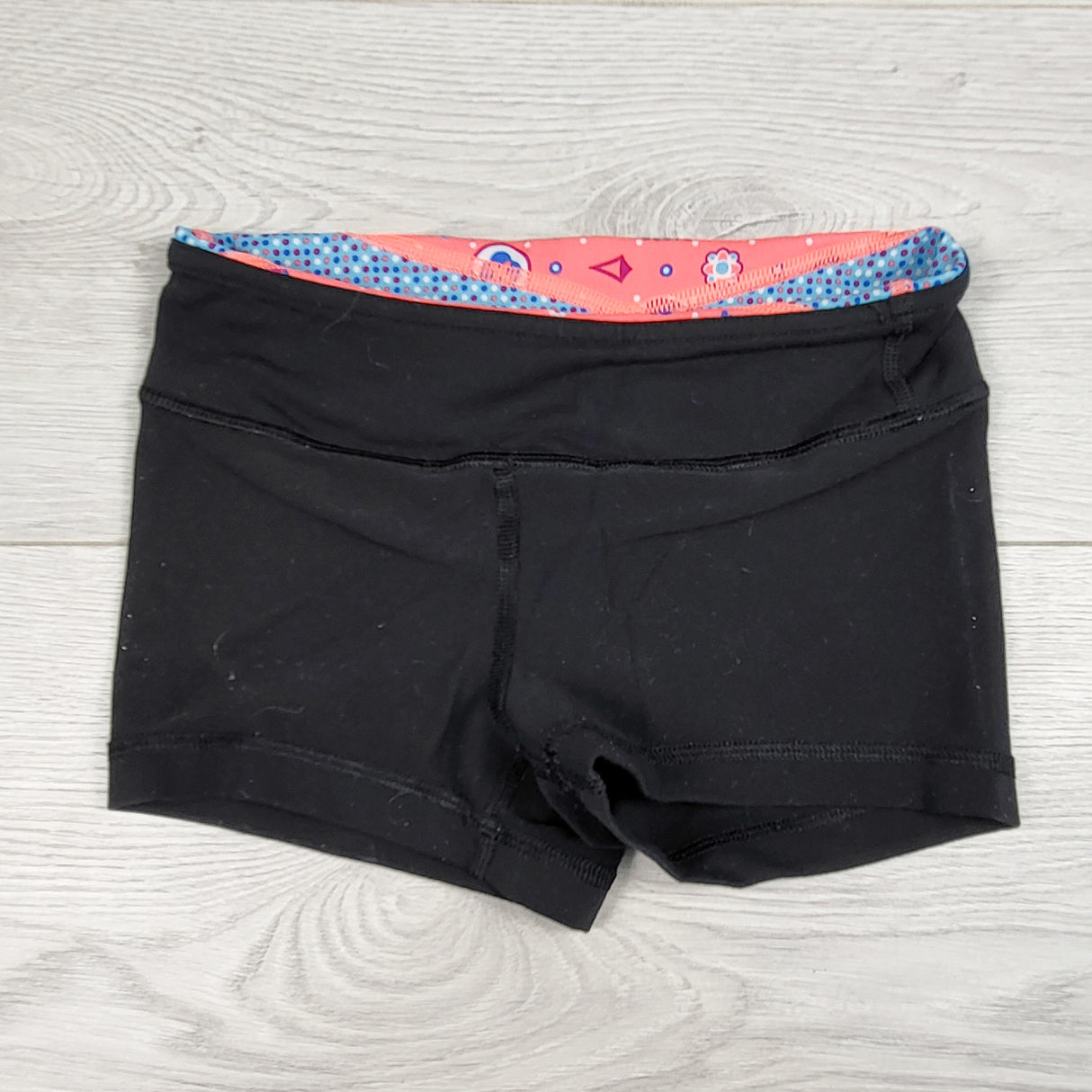 Ivivva (Lululemon) black reversible active bike shorts. Size 6