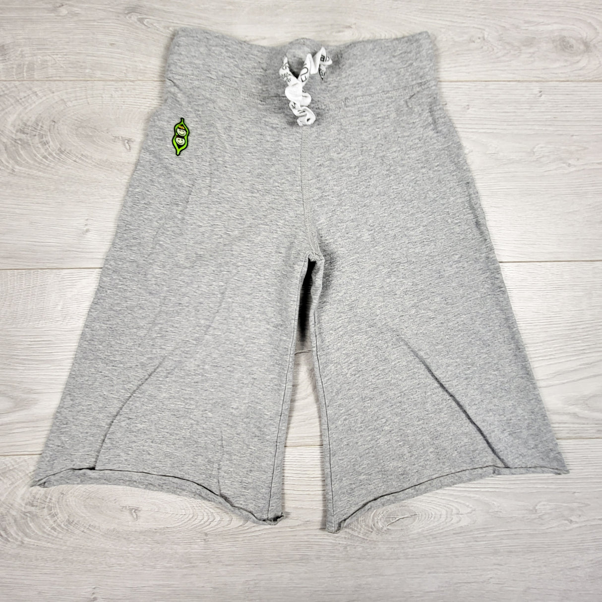 Peekaboo Beans grey wide leg culotte pants. Size 7