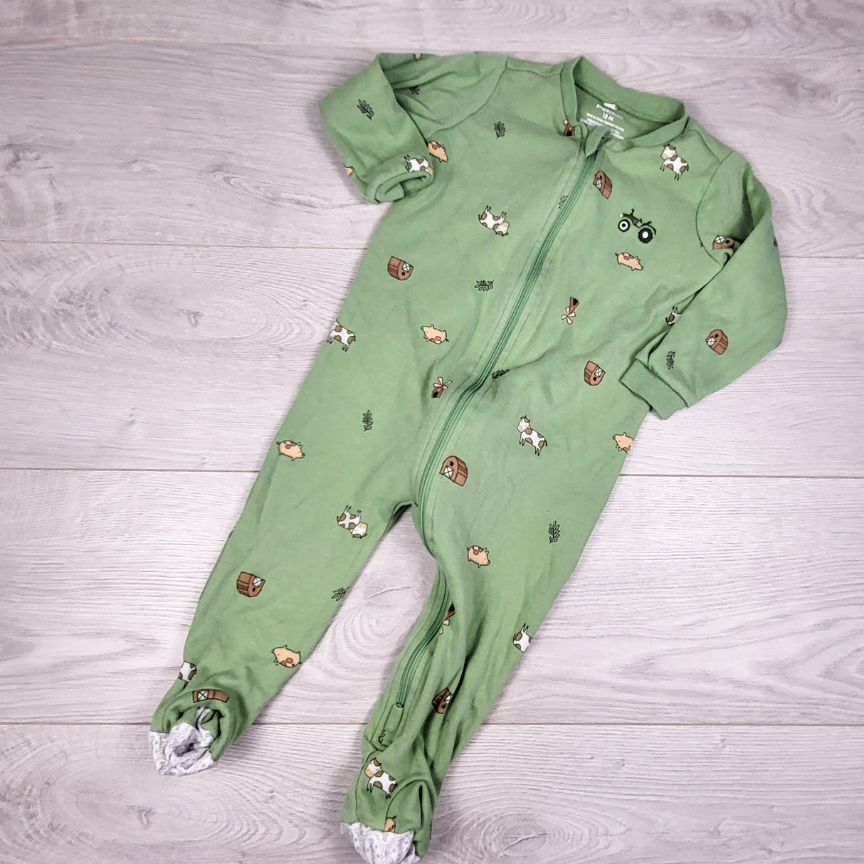 Pekkle green zippered farm themed sleeper. Size 18 months