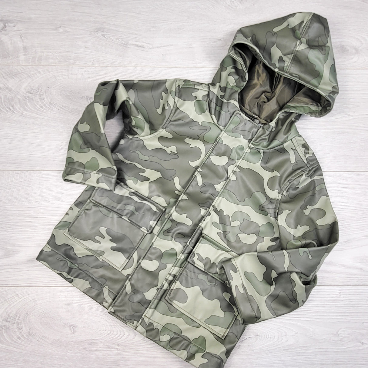 Old Navy camouflage rain jacket. Size 2T