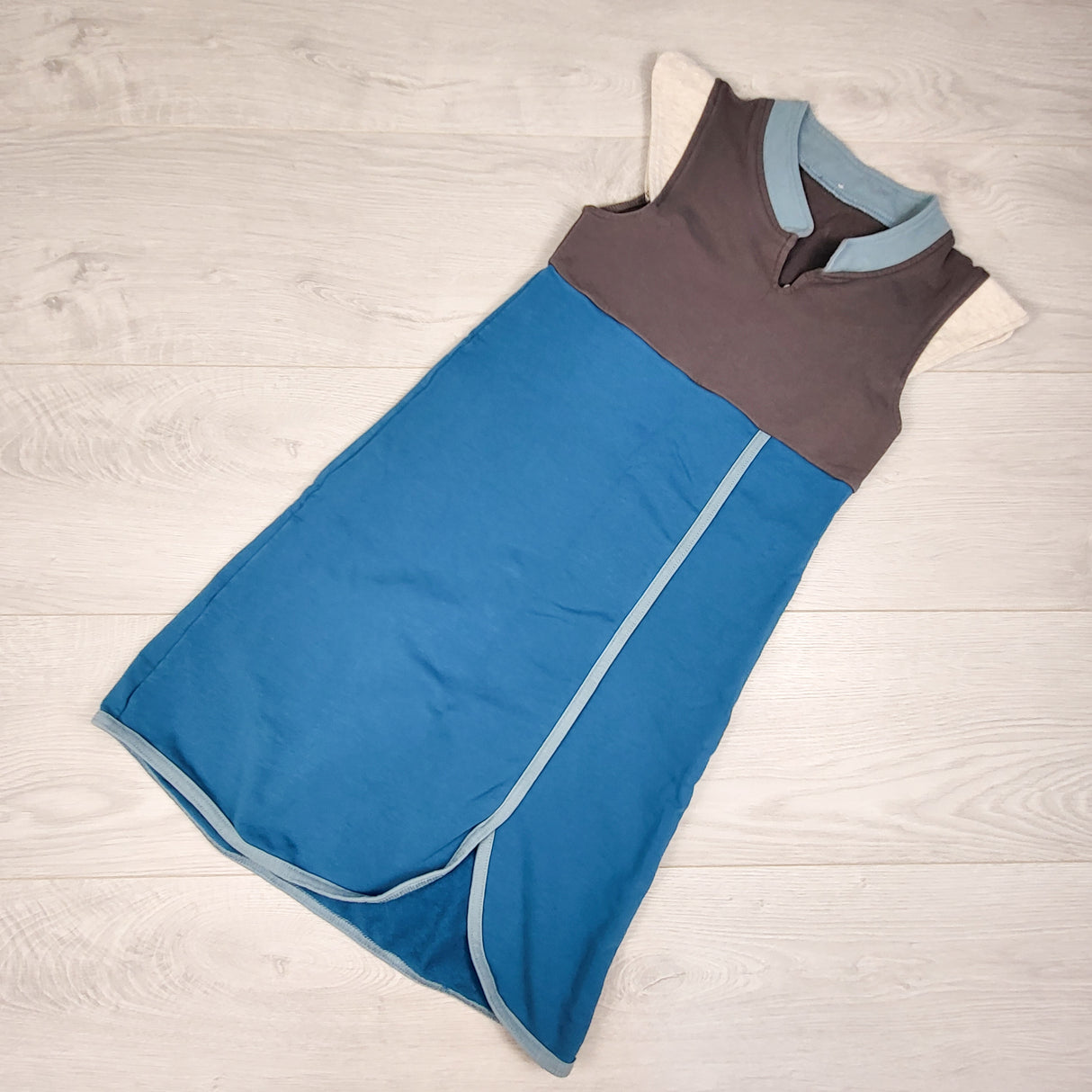 Peekaboo Beans teal and grey kimono look dress. Size 8