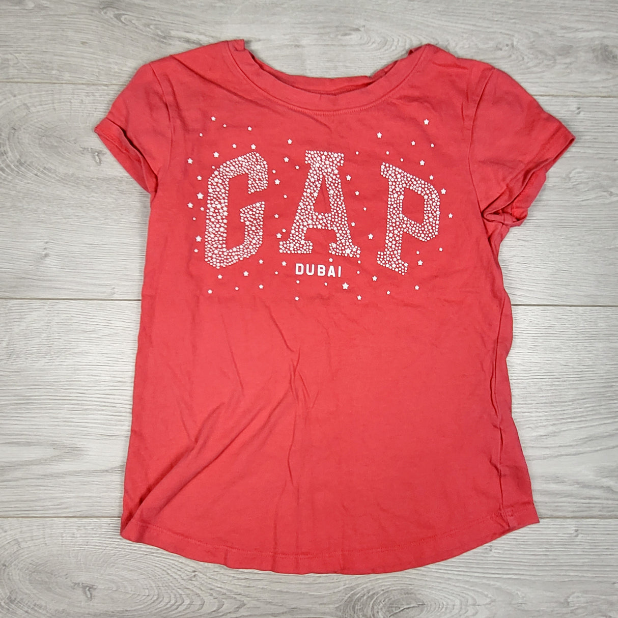 Gap Dubai pink t-shirt. Size medium (8)