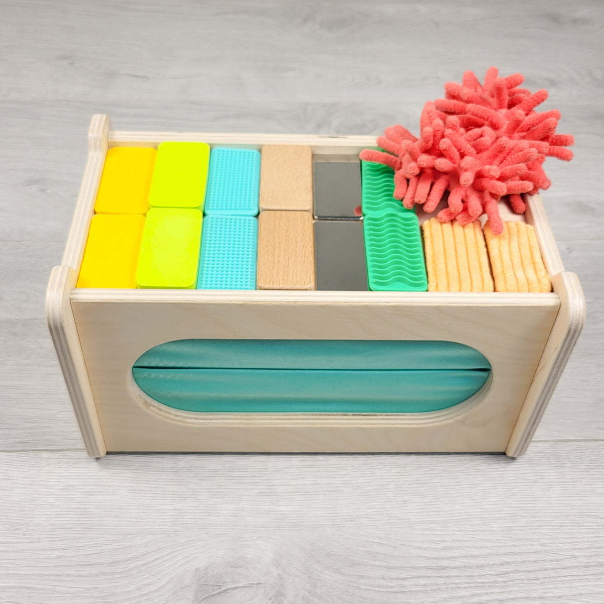 Lovevery Montessori Sensory Box / Guessing Game Toy (sorry, no shipping)