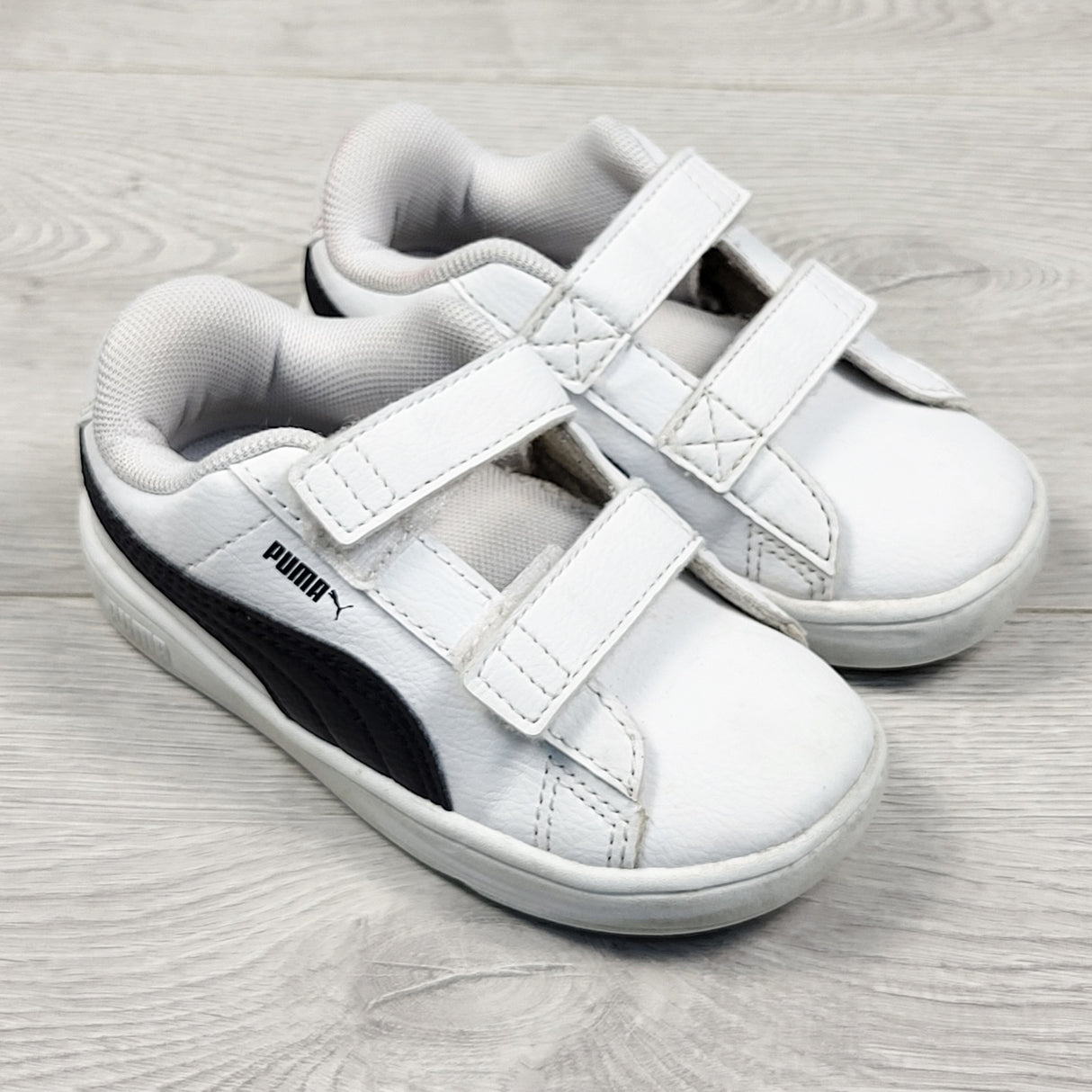 Puma white and black sneakers. Size 8