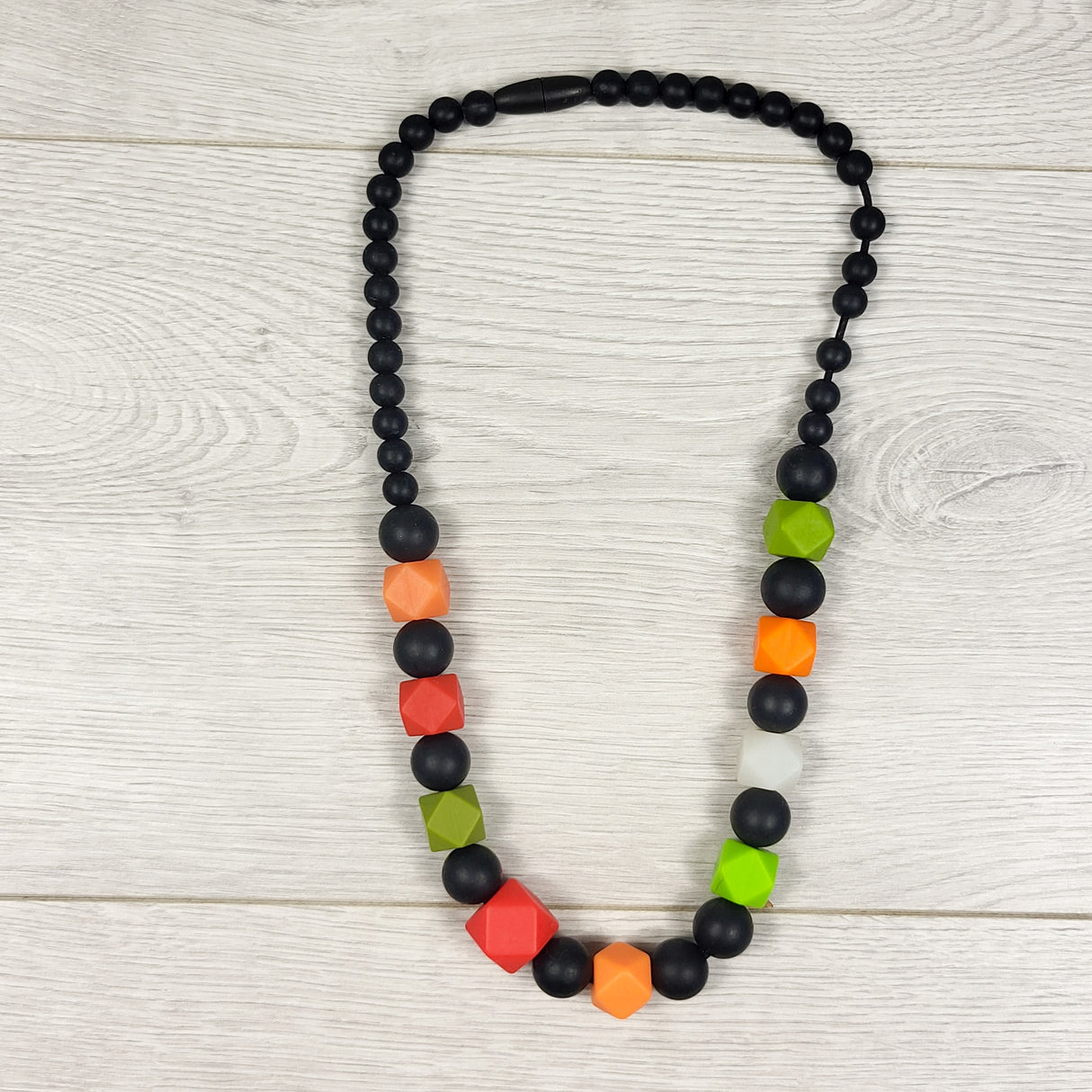Chunky beaded silicone chewelry necklace with pop-away clasp
