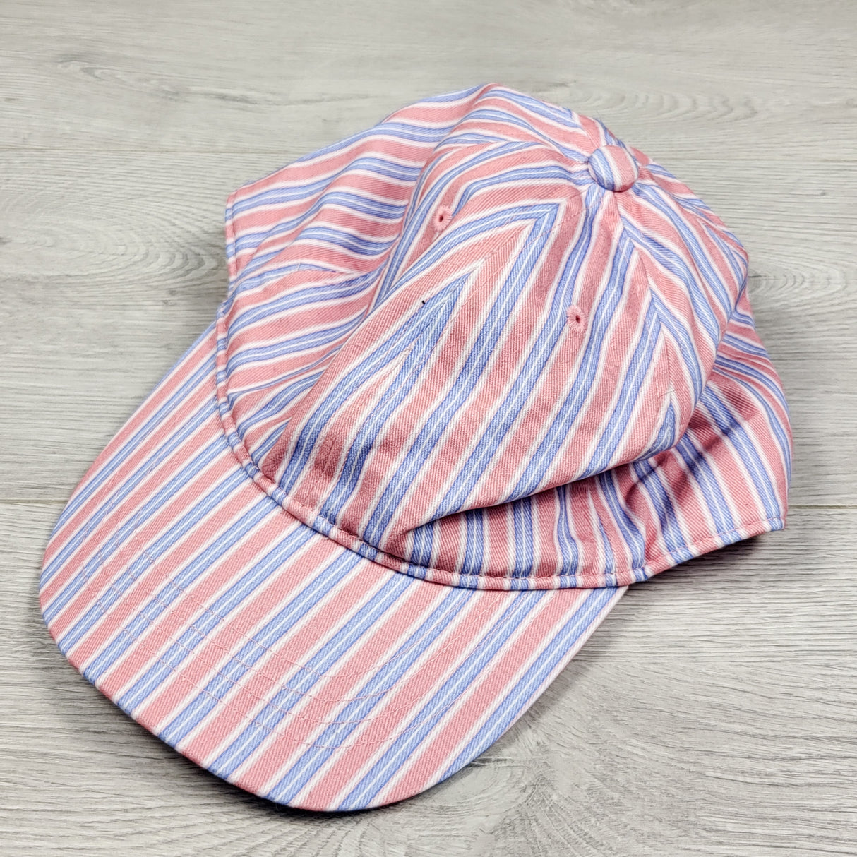 Gap striped adjustable cap. Size Large \ XL