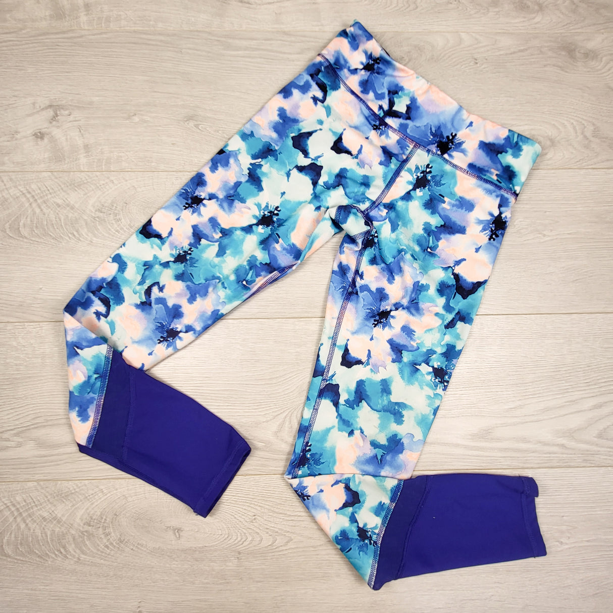 Old Navy blue patterned active leggings. Size 10/12