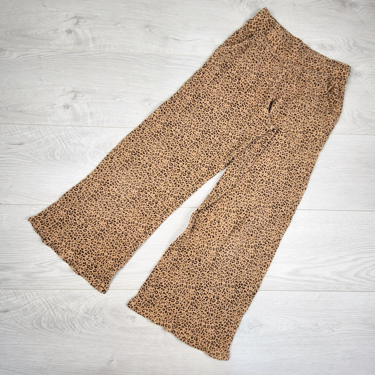 Gap tan waffle knit leopard print wide leg pants. Size large (10/12)
