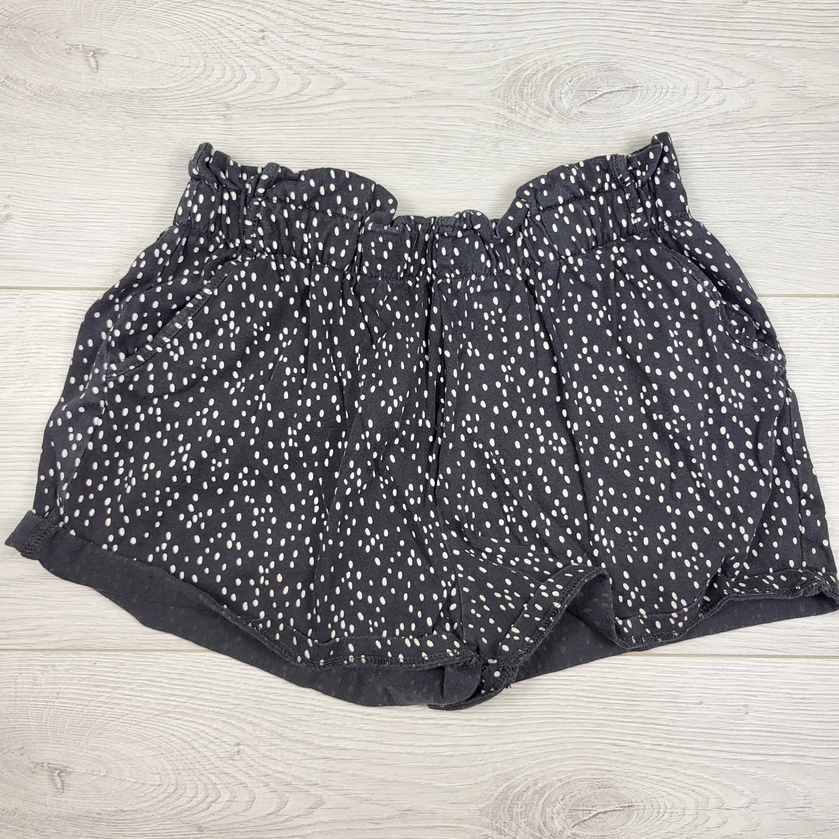 H and M grey dot pattern cotton shorts. Size 9-10 years