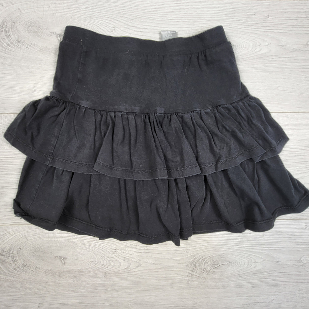 Sears black tiered skirt wih built in shorts. Size medium (8)