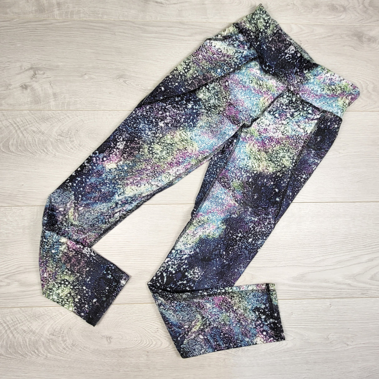 Old Navy galaxy print powersoft active leggings. Size 10/12