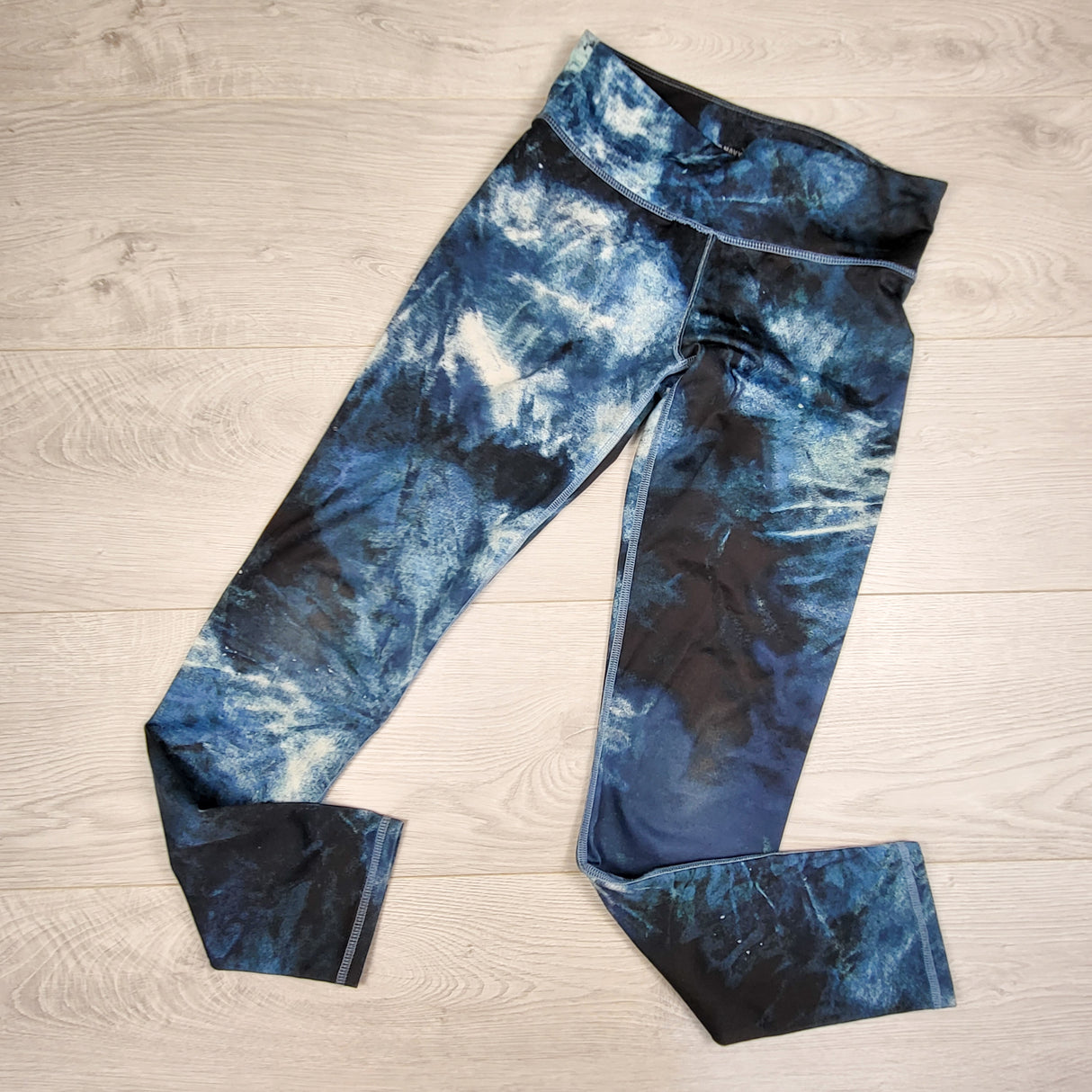 Old Navy blue tie dye style active leggings. Size 10/12